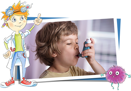 Mino und Glucks zeigen einen Jungen, der gerade sein Asthma-Spray benutzt